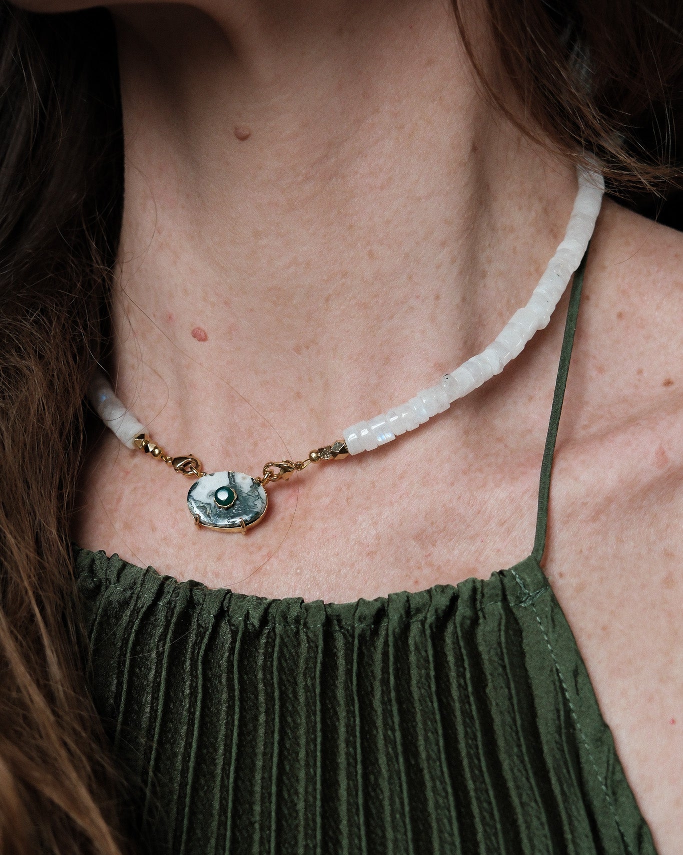 Collier oeil sur perles heishi lisses en pierres semi-précieuses - Apprêts dorés 24 carats