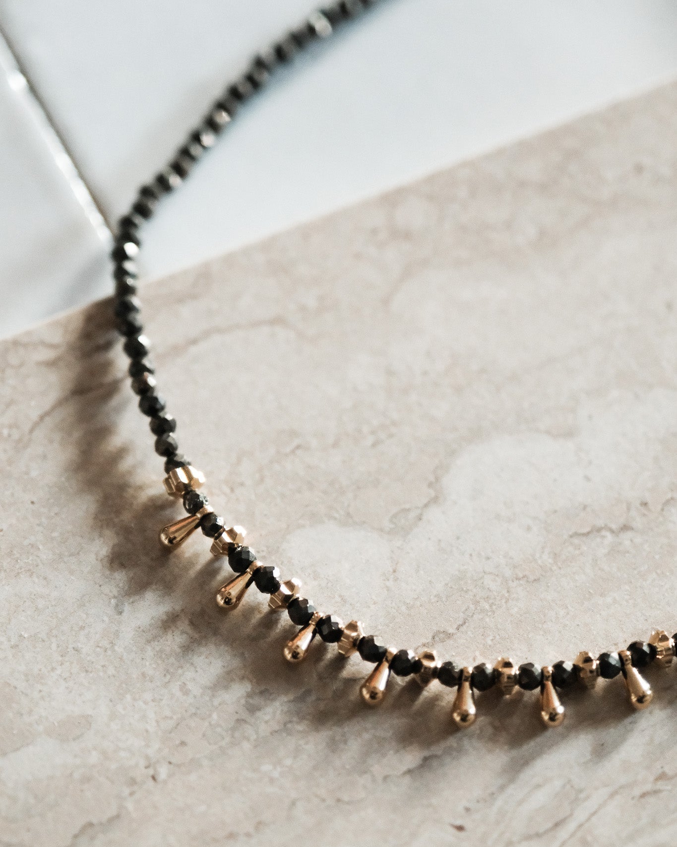Collier multi gouttes et perles de Pyrite - Gouttes et apprêts Dorés à l'Or Fin 24 Carats