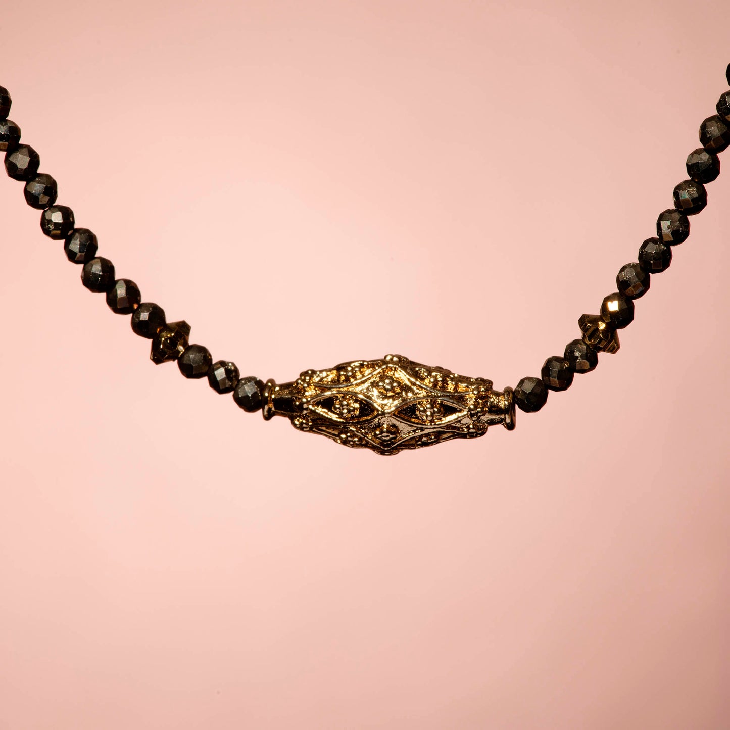 Collier Talisman en perles de Pyrite - Pendentif et apprêts dorés à l’or fin 24 carats