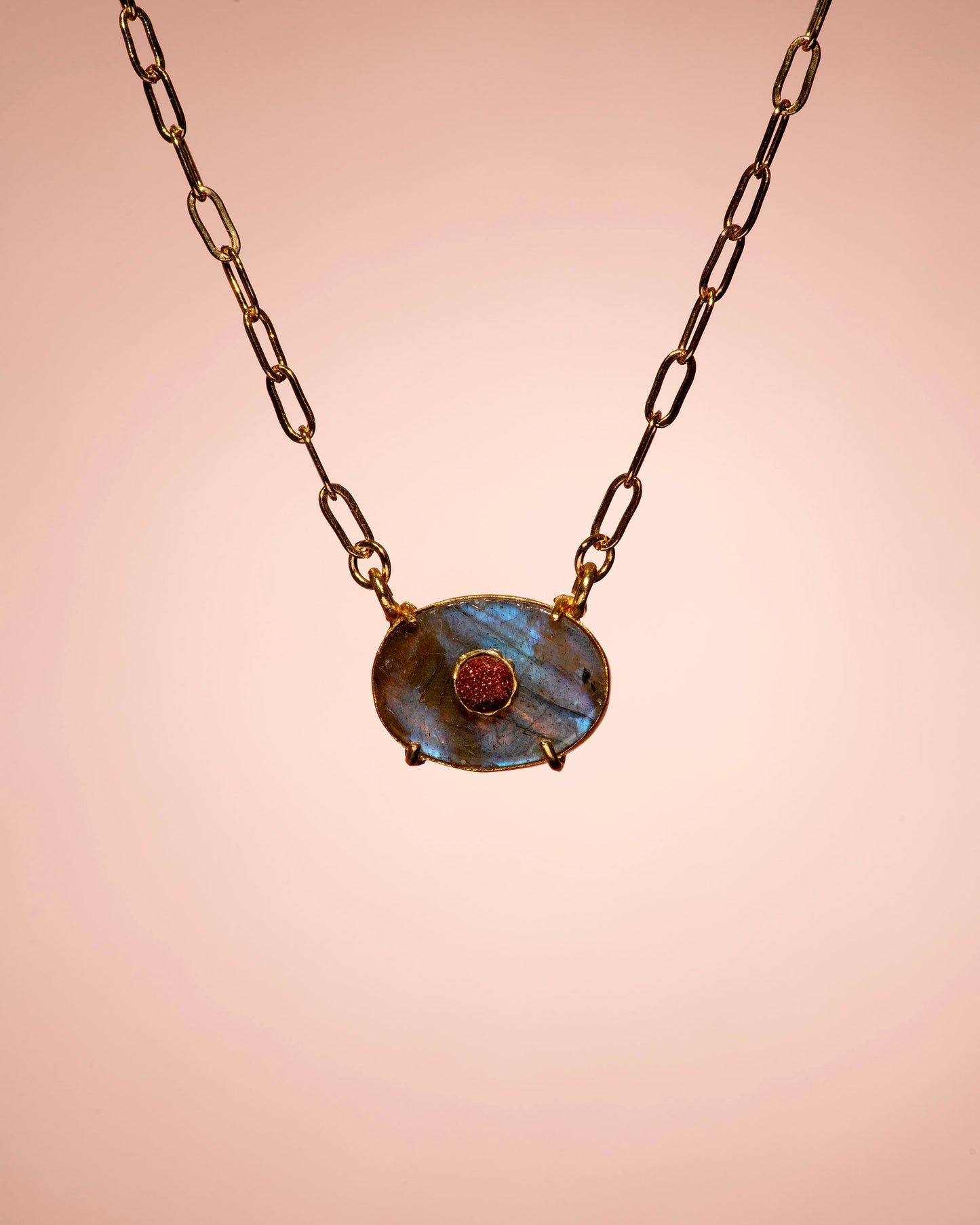 Collier œil en pierre semi précieuse sur chaine trombone dorée à l'or fin 24 carats