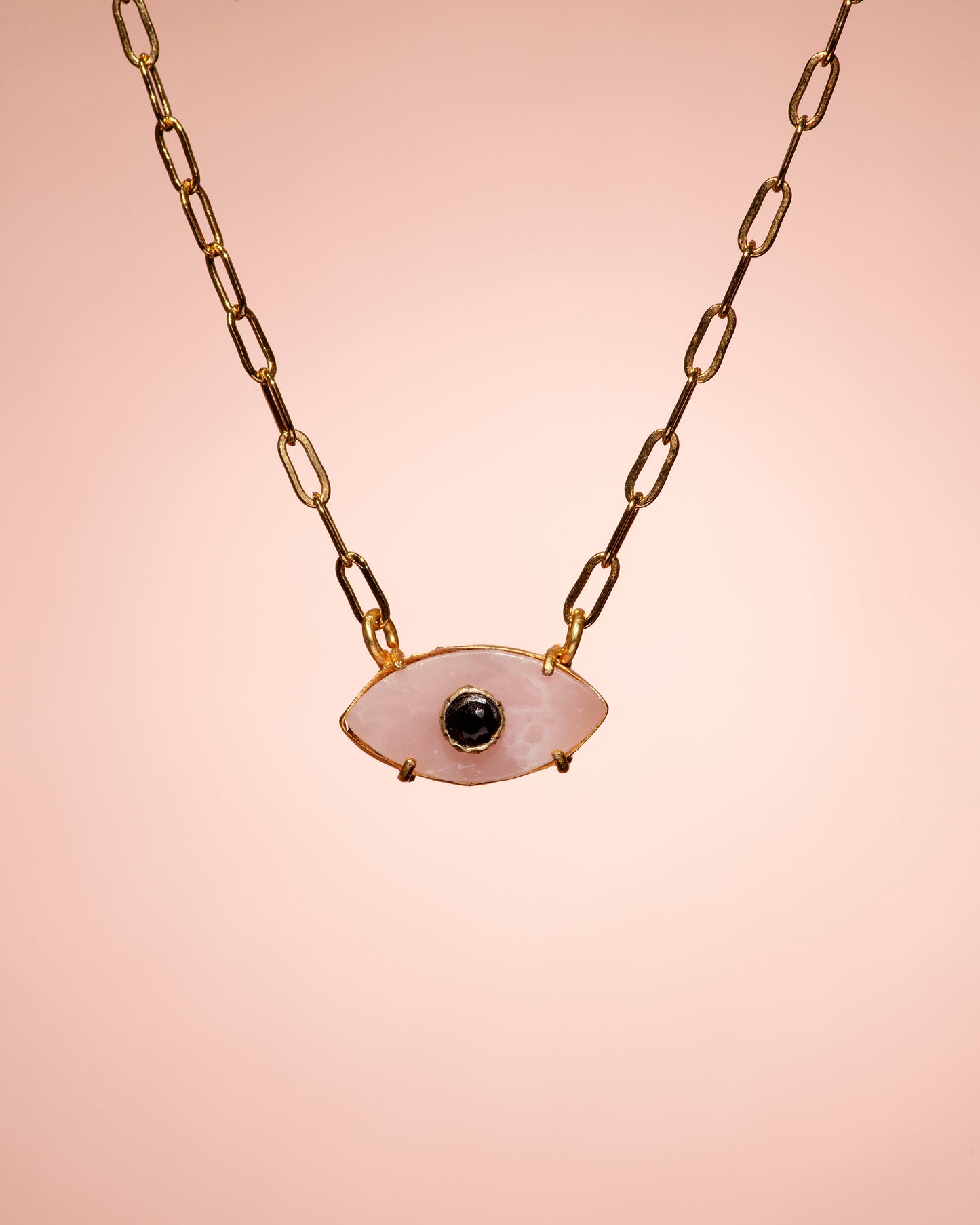 Collier œil en pierre semi précieuse sur chaine trombone dorée à l'or fin 24 carats