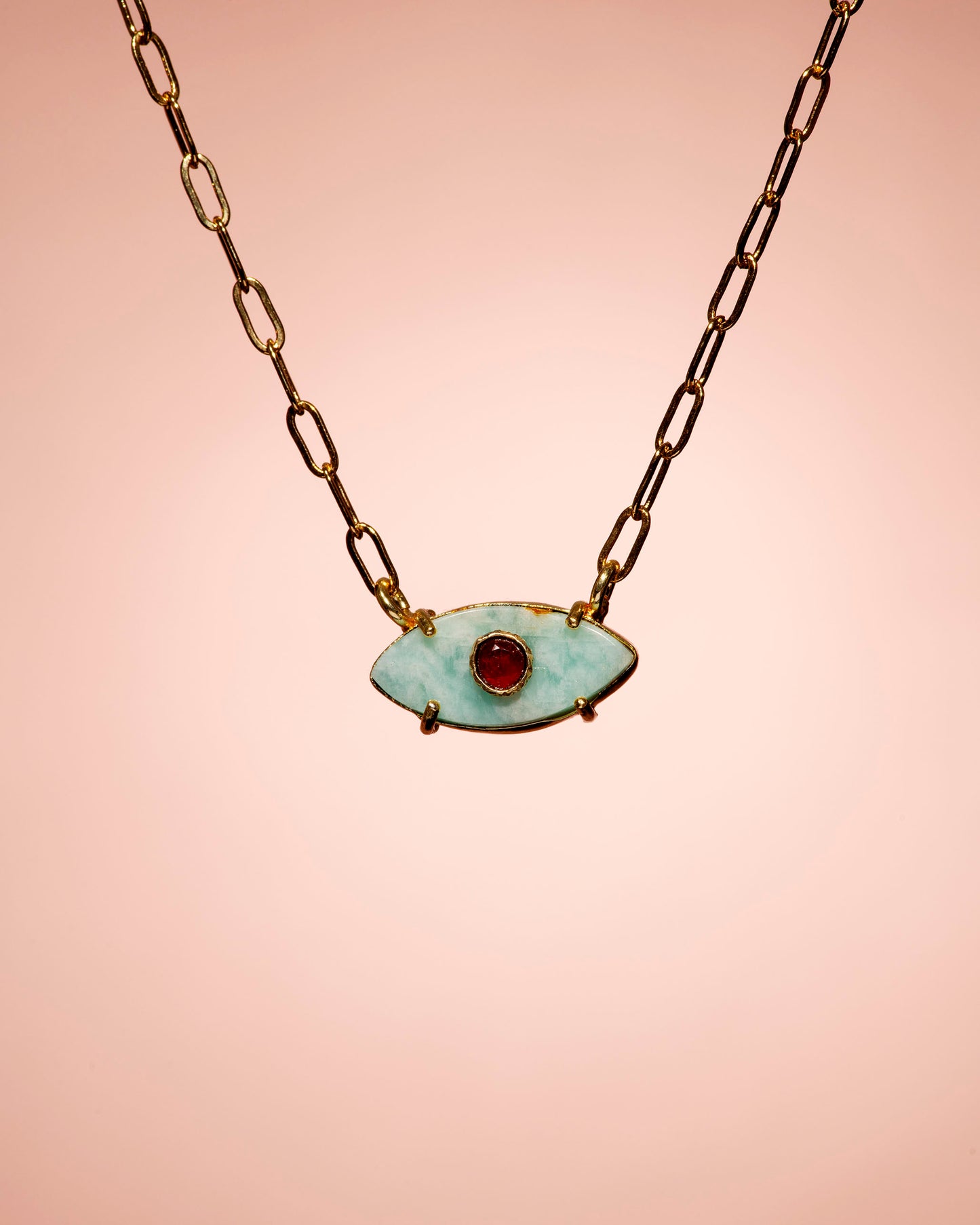Collier œil en pierre semi précieuse sur chaine trombone dorée à l'or fin 24 carats