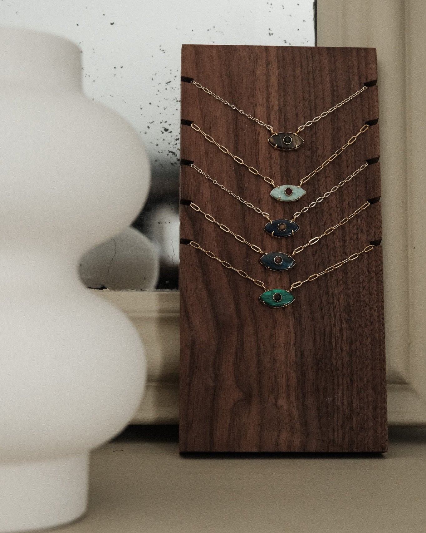 Collier œil en pierre semi précieuse sur chaine trombone dorée à l'or fin 24 carats
