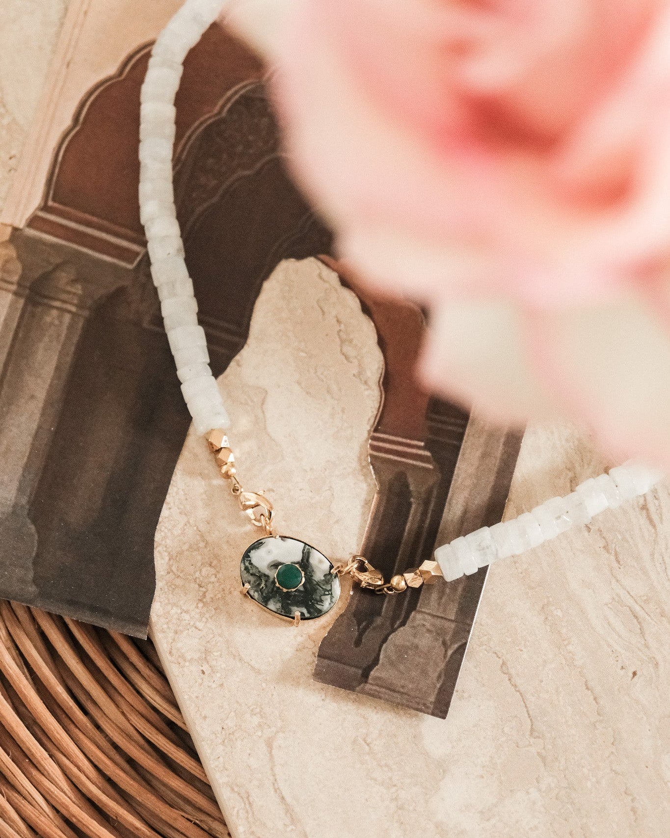 Collier oeil sur perles heishi lisses en pierres semi-précieuses - Apprêts dorés 24 carats