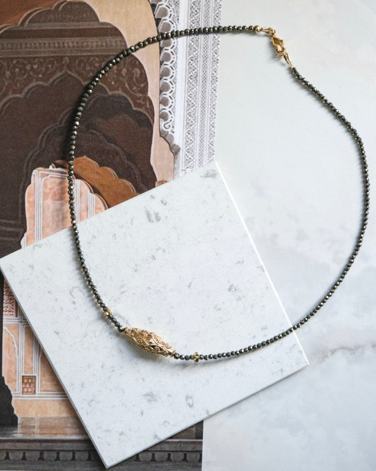 Collier Talisman en perles de Pyrite - Pendentif et apprêts dorés à l’or fin 24 carats