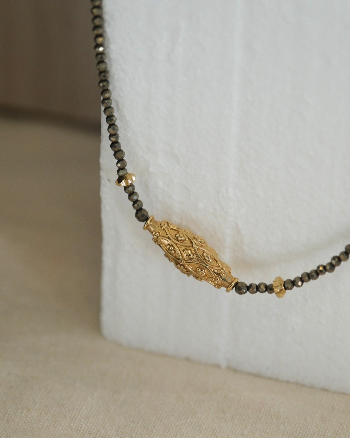 Collier Talisman en perles de Pyrite - Pendentif et apprêts dorés à l’or fin 24 carats