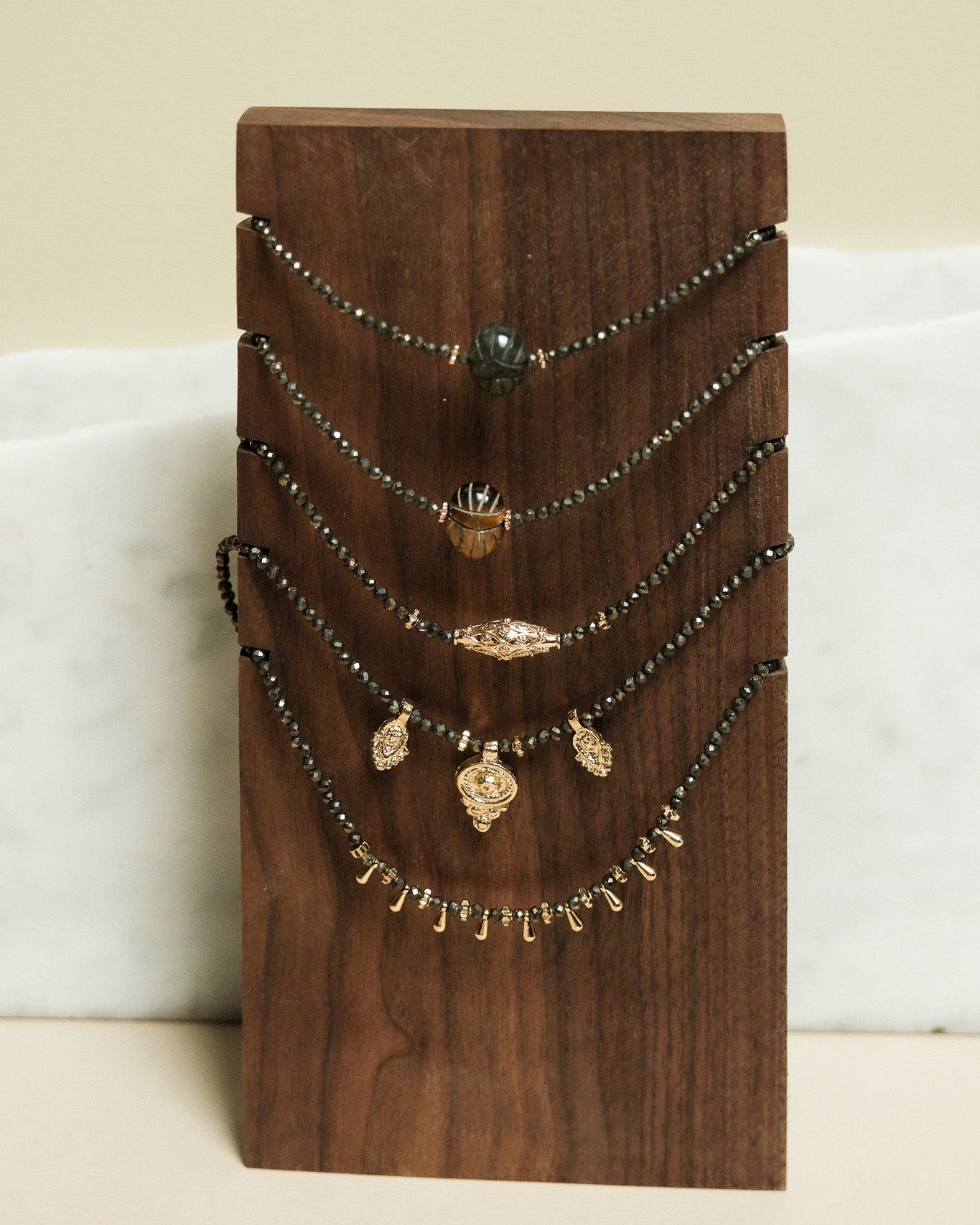 Collier scarabée pierre fine et perles de Pyrite - Apprêts dorés à l'or fin 24 carats